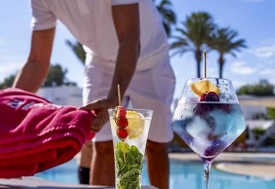 Genießen Sie ein kaltes Getränk als Abkühlung zur warmen Sonne.