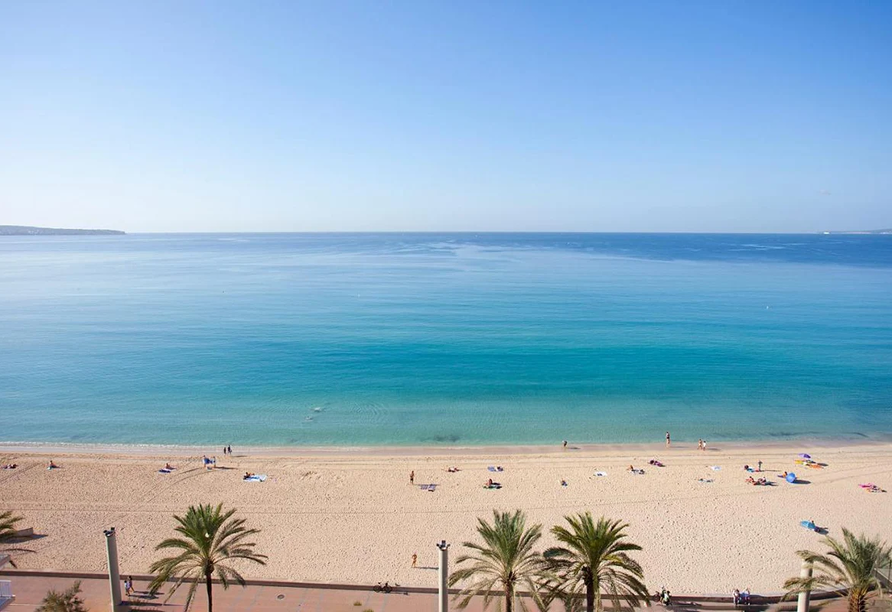 Das FERGUS Style Palma Beach ist direkt am Strand gelegen.