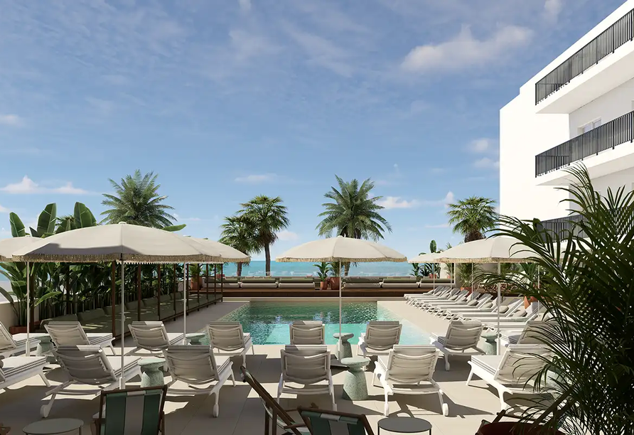 Genießen Sie die warmen Sonnenstrahlen auf der Außenterrasse Ihres Hotels.