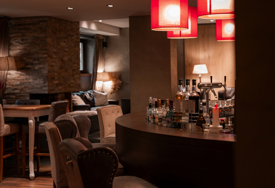 Die stilvolle Bar lädt zu entspannten Stunden ein.