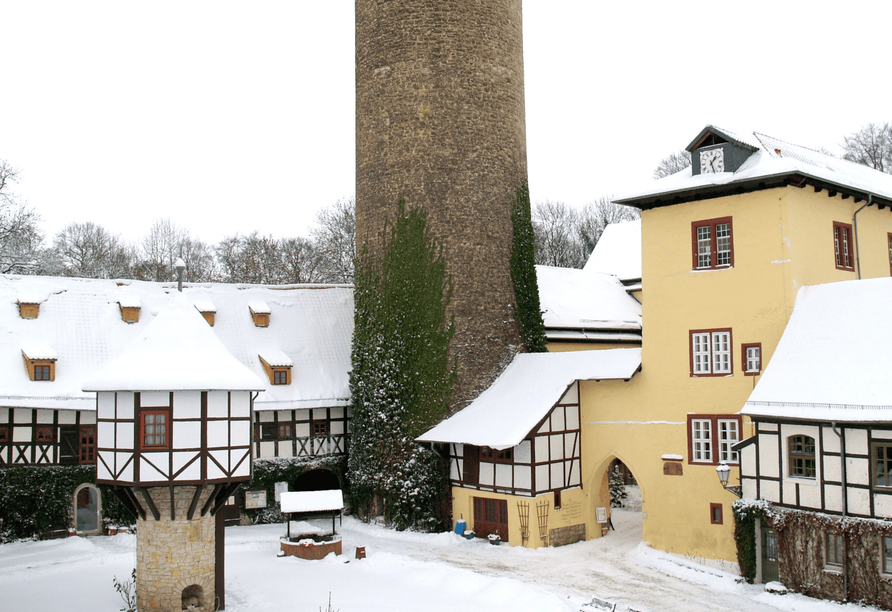 Außenansicht vom Wasserschloss Westerburg im Winter