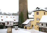 Außenansicht vom Wasserschloss Westerburg im Winter