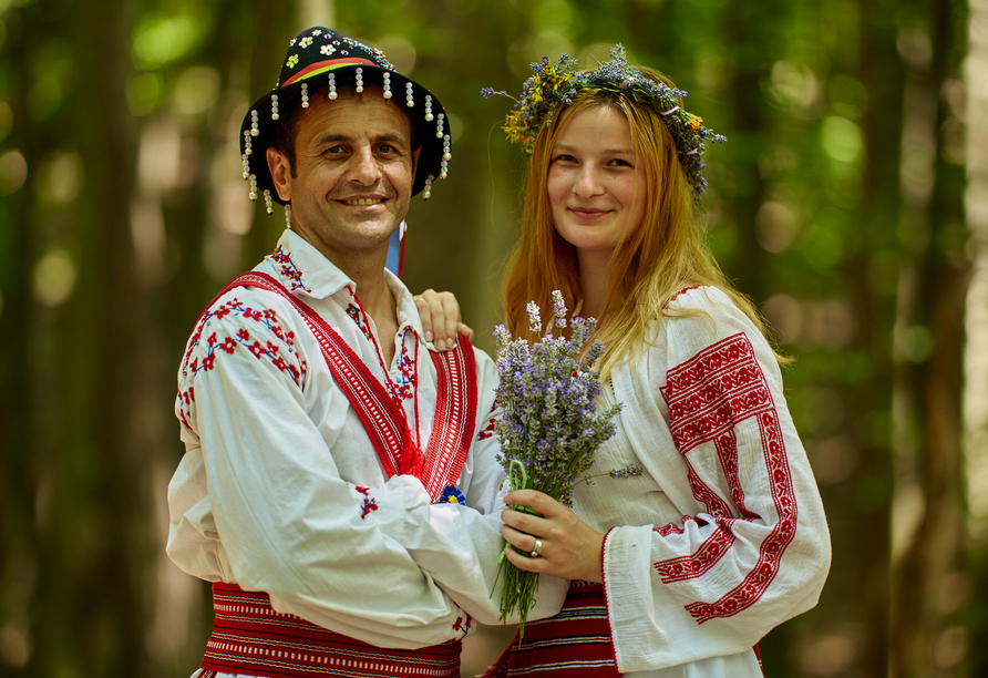 So sieht typisch rumänische Tracht aus.