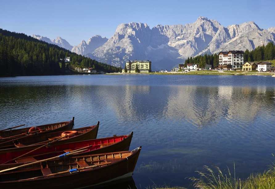 Das Hotel befindet sich in einer einzigartigen Panoramalage direkt am Misurinasee.