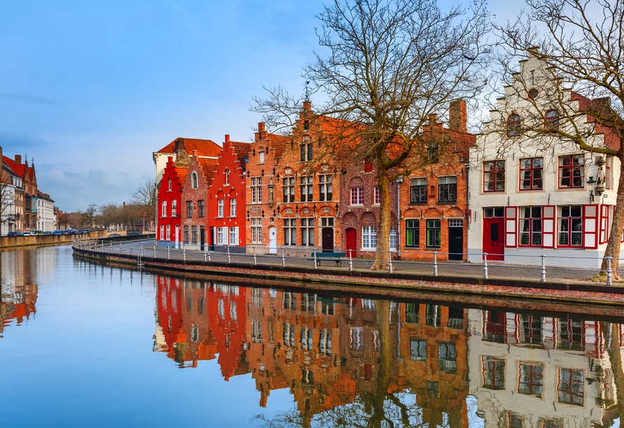Entdecken Sie das malerische Brügge mit seinen idyllischen Kanälen.