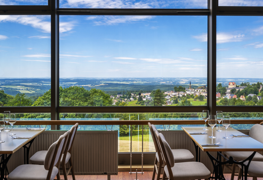 Genießen Sie Ihr Essen bei einem herrlichen Ausblick.
