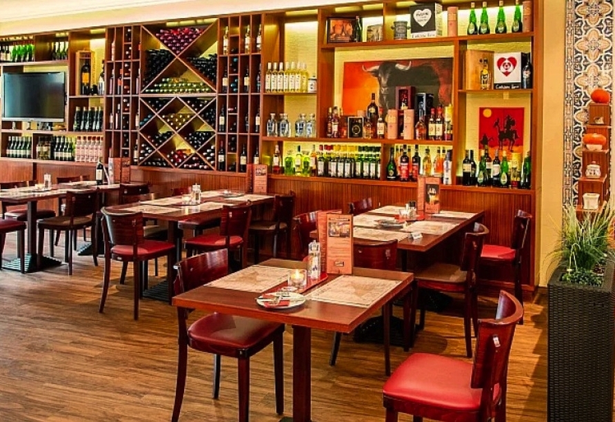 Genießen Sie internationale Köstlichkeiten im spanischen Restaurant 