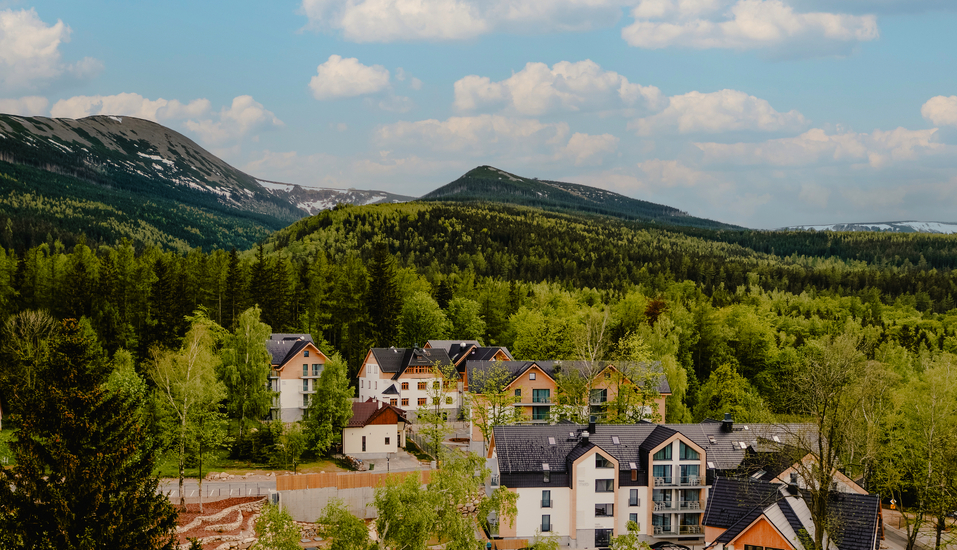 Das Green Mountain Hotel in Krummhübel empfängt Sie in ruhiger, dennoch atemberaubender Lage.