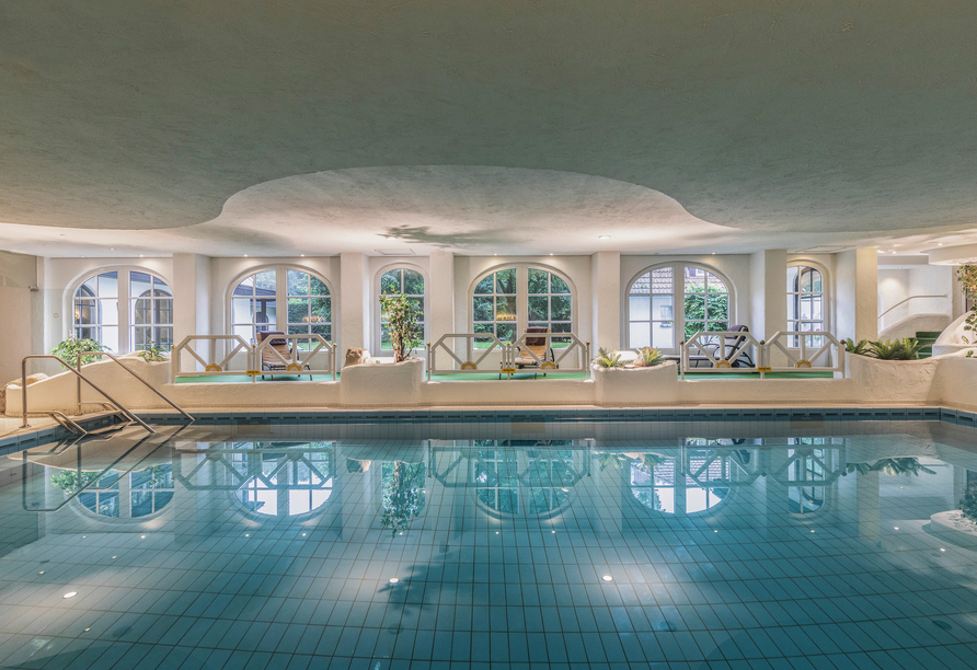 Erleben Sie Badespaß im Hallenbad des Mühl Vital Resorts.