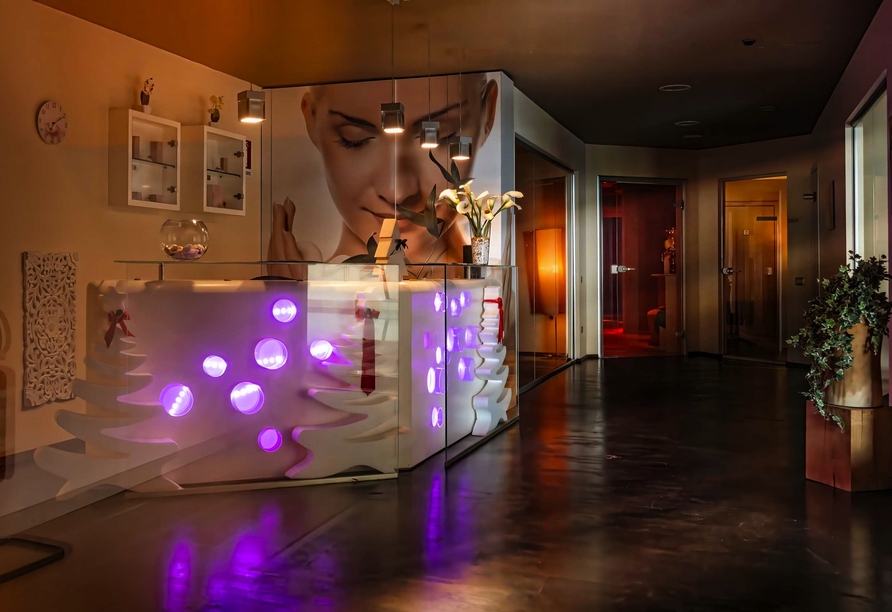 Der Wellnessbereich des Hotels Brenta Dolomites lädt zum Entspannen ein.