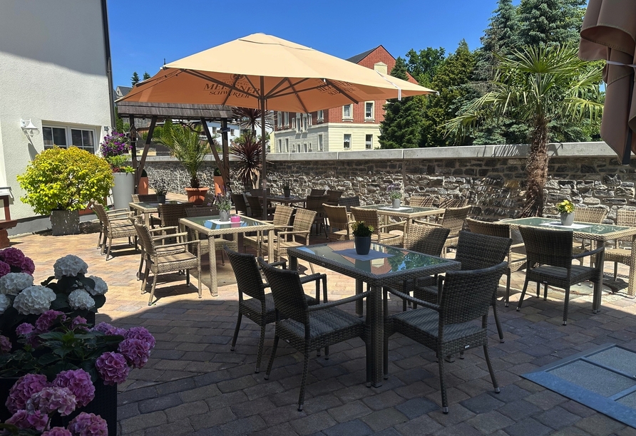 Auf der Terrasse können Sie Sonne tanken und Ihre Sorgen hinter sich lassen.