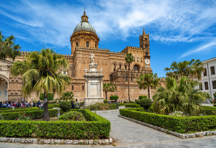 Bewundern Sie die prachtvolle Kathedrale von Palermo.