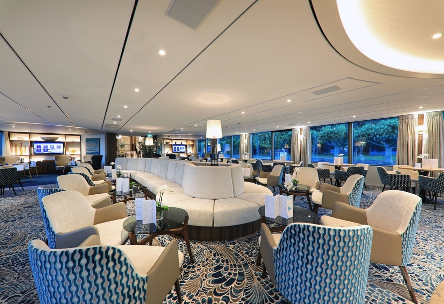 Die Panorama-Lounge lädt zum Verweilen ein.