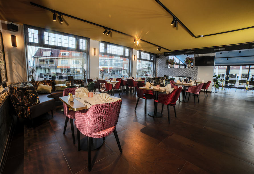 Das Restaurant empfängt Sie in modernem Ambiente.