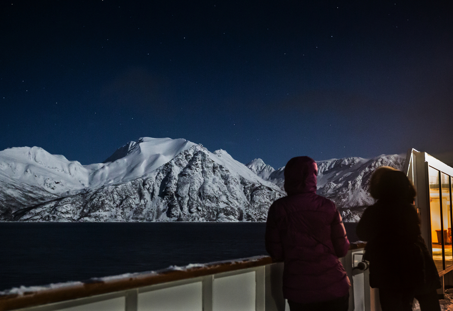 An Seetagen lohnt es sich, auf dem Aussichtsdeck die atemberaubende Umgebung zu betrachten.