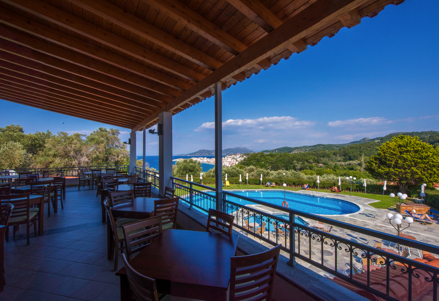 Das Restaurant bietet eine tolle Aussicht.