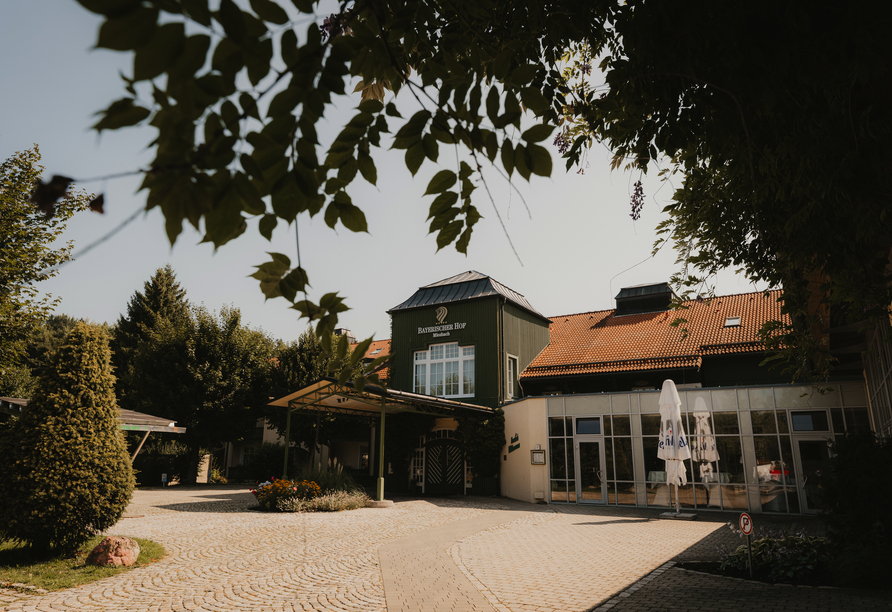 Außenansicht des Hotels Bayerischer Hof