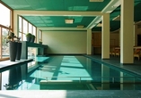 Das Hallenbad lädt Sie dazu ein, entspannt Ihre Bahnen zu ziehen.