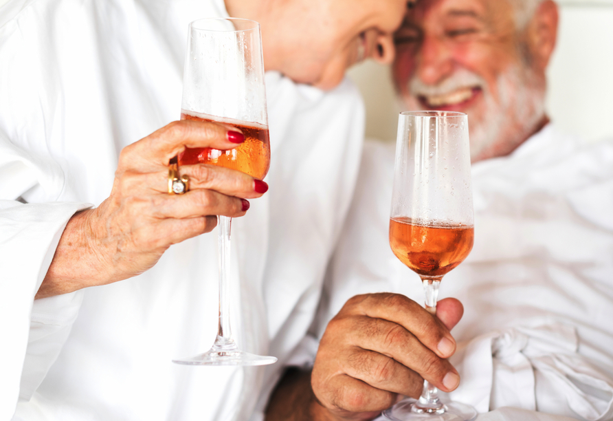 Packen Sie Ihre Koffer und fahren Sie mit Ihrem Lieblingsmenschen in den Wellnessurlaub.