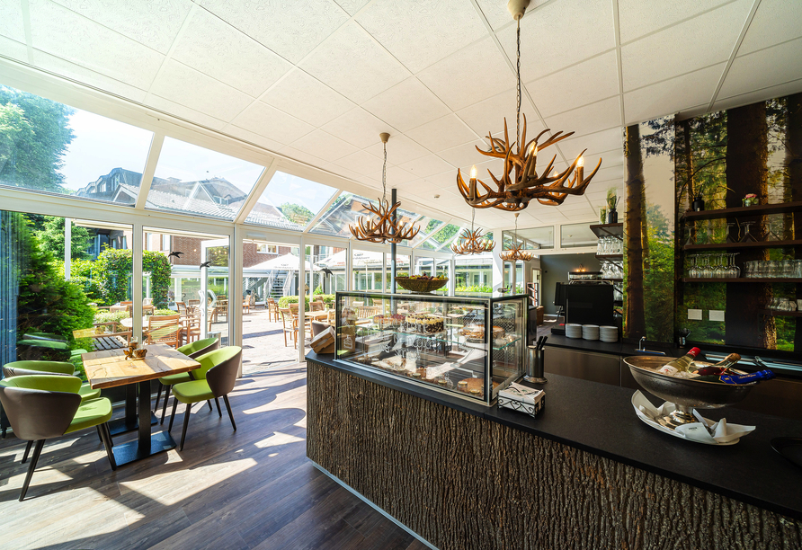 Kleine Snacks und Leckereien warten im Bistro auf Sie.