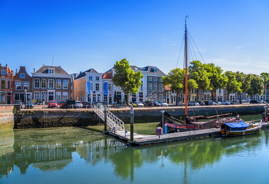 Zierikzee lädt mit seinem historischen Stadtkern zu einem Ausflug voller Charme und Geschichte ein.