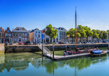 Zierikzee lädt mit seinem historischen Stadtkern zu einem Ausflug voller Charme und Geschichte ein.