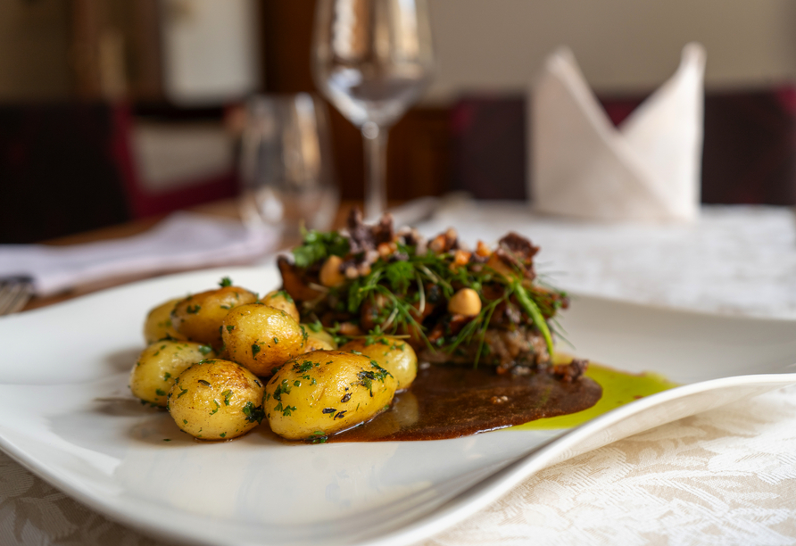 Genießen Sie kulinarische Höhepunkte im Restaurant.