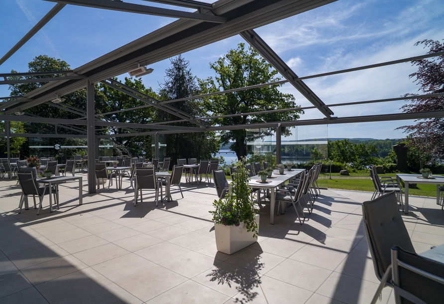 Auf der einladenden Terrasse können Sie die Seele baumeln lassen.