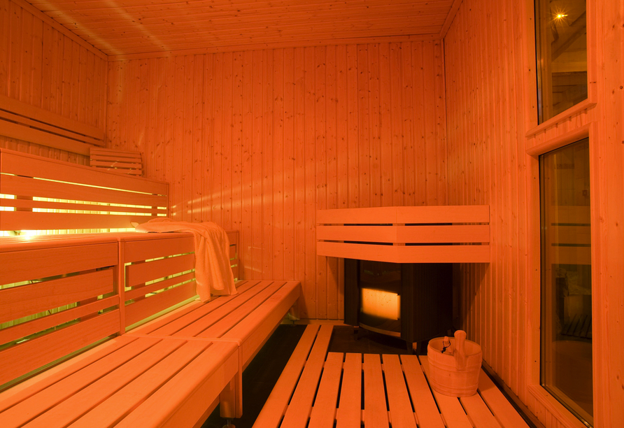 Die Sauna lädt zum Entspannen ein.