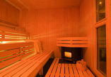 Die Sauna lädt zum Entspannen ein.