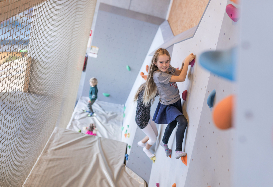 Die kleinen Gäste können sich in der Indoor-Erlebnisspielwelt austoben.