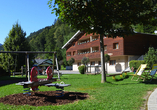 Spielplatz auf dem Gelände des JUFA Hotels Montafon