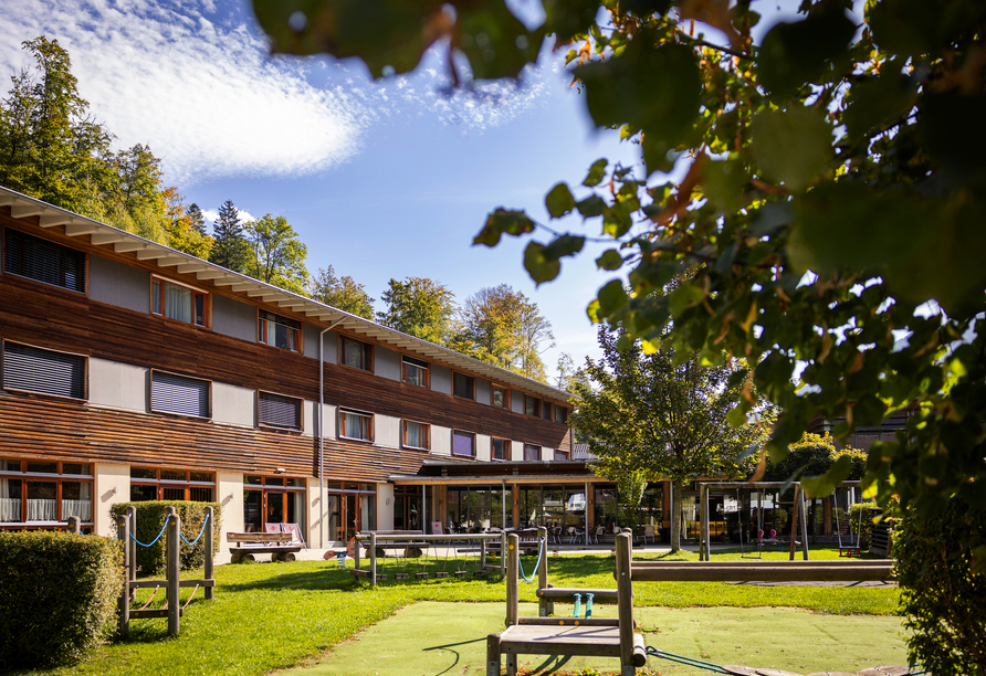 Außenansicht des JUFA Hotels Montafon