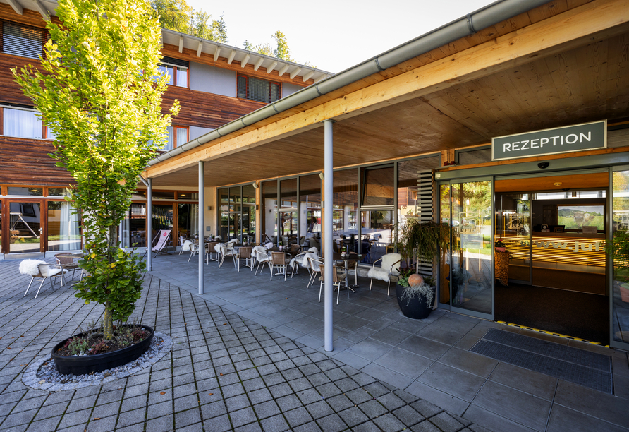 Außenbereich des JUFA Hotels Montafon