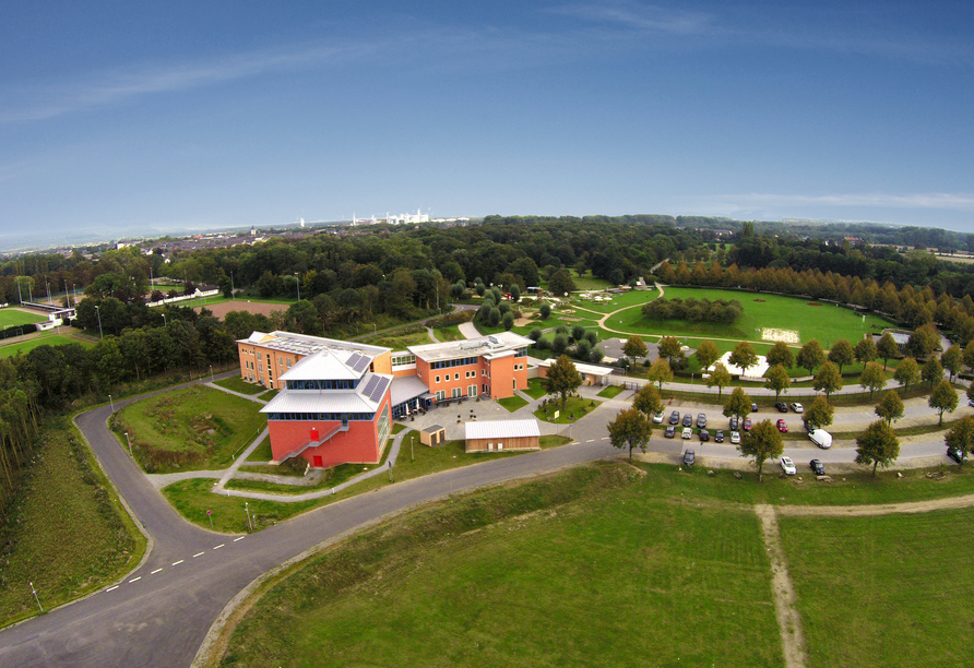 Das JUFA Hotel Jülich von oben.