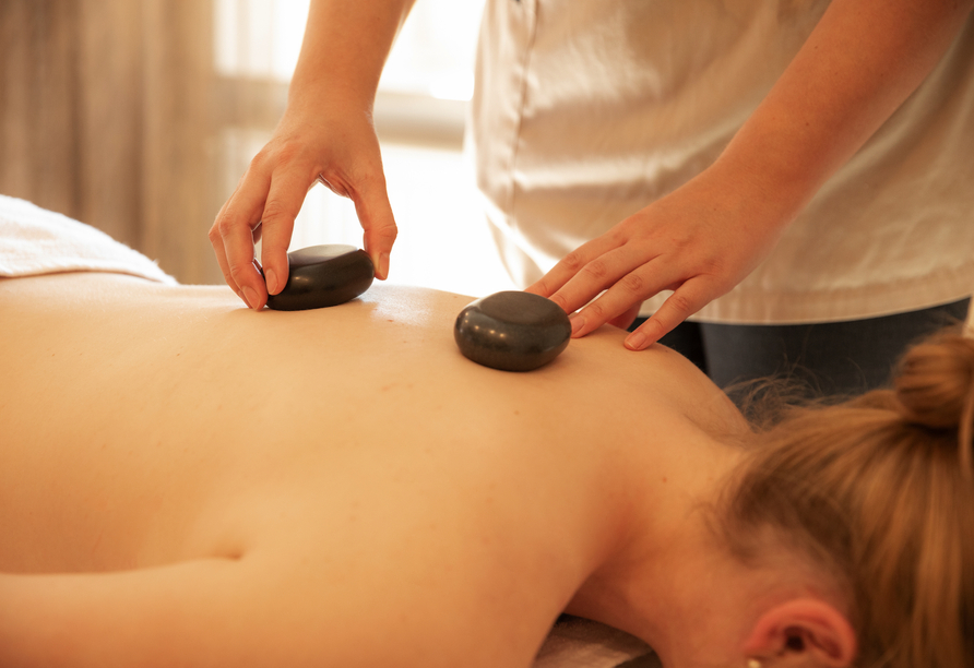 Wohltuende Wellnessanwendungen werden angeboten.