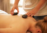 Wohltuende Wellnessanwendungen werden angeboten.