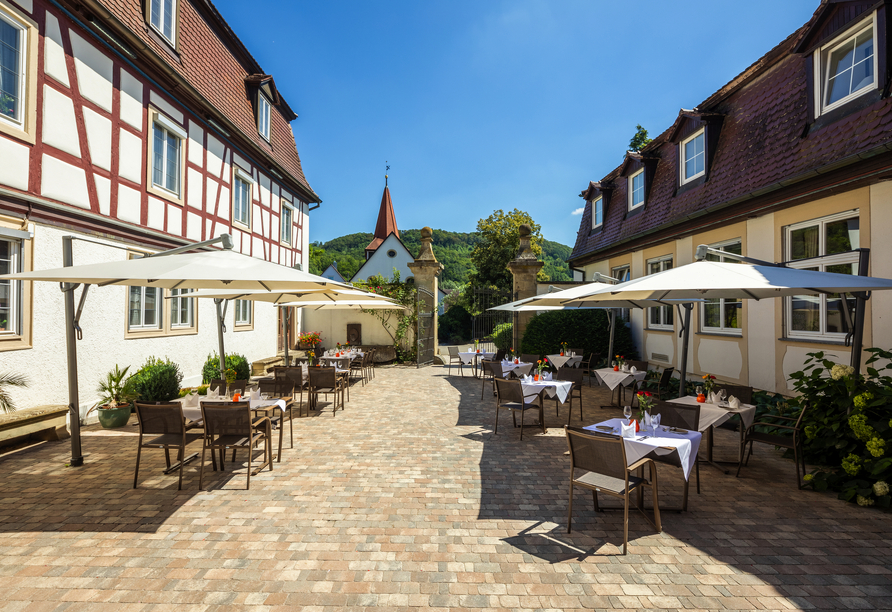 Bei schönem Wetter ist die Terrasse der perfekte Ort, um die Sonne zu genießen.