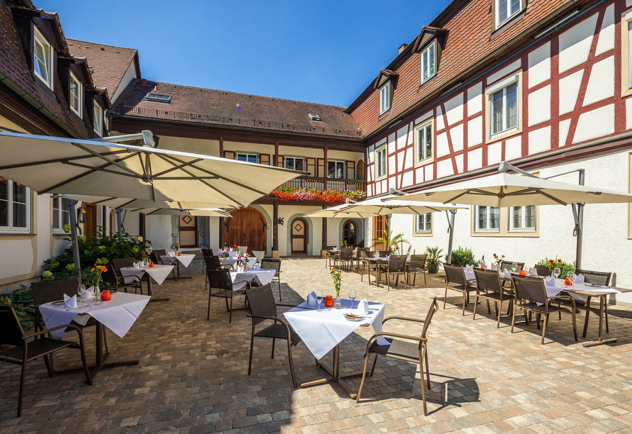 Das Hotel Schloss Döttingen ist ein besonderer Rückzugsort für alle, die Ruhe, persönliche Gastfreundschaft und stilvollen Komfort schätzen.
