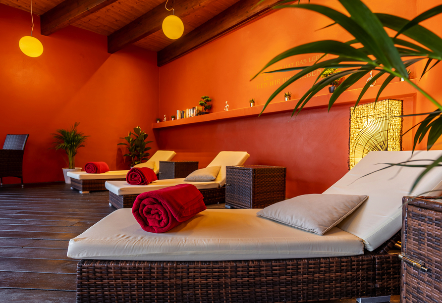 Lassen Sie im Ruhebereich die Seele baumeln und lesen Sie entspannt ein gutes Buch.