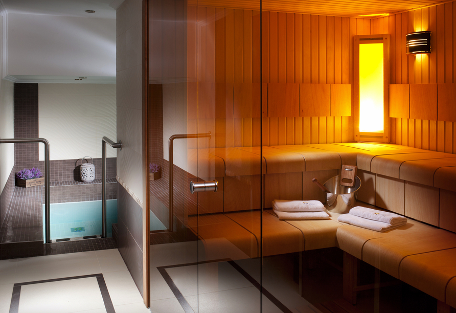 Entspannen Sie in der Sauna.