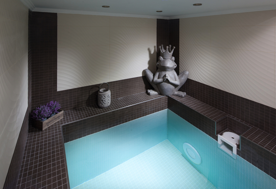 Verschiedene Wellness- und Kuranwendungen werden angeboten.