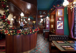 Auch im Restaurant kommt Weihnachtsstimmung auf.
