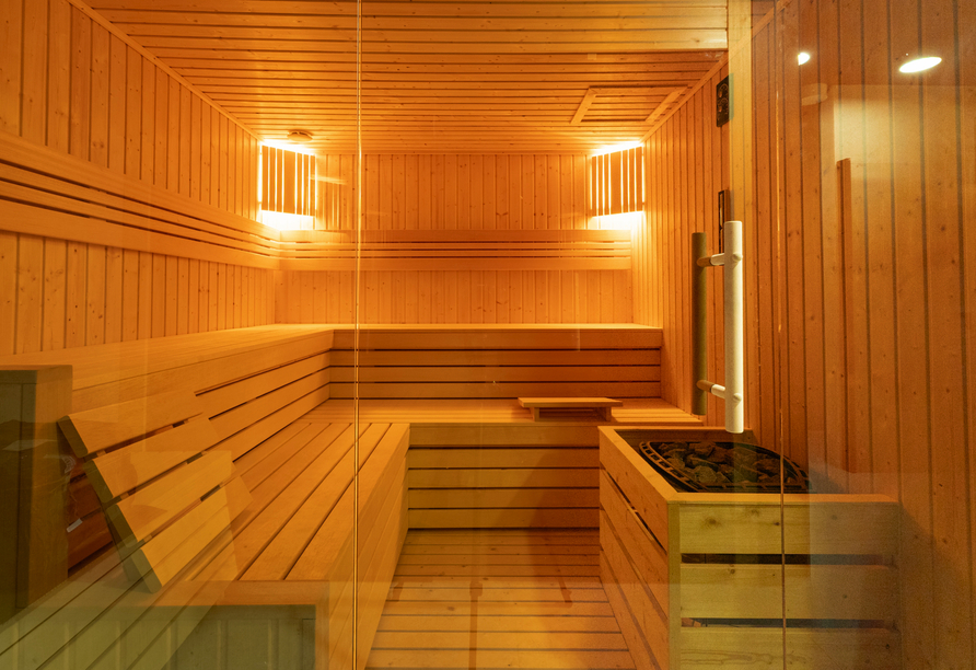 Die Sauna lädt zum Entspannen ein.