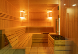 Die Sauna lädt zum Entspannen ein.