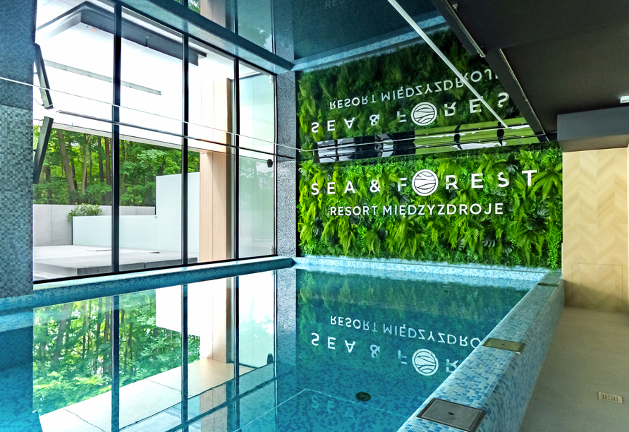 Ziehen Sie entspannt Ihre Bahnen im Hallenbad.