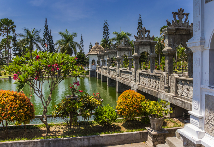 Der Wasserpalast Taman Ujung zählt zu den eindrucksvollsten Gartenanlagen Balis.