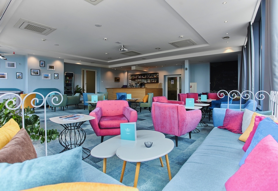 Das moderne Panorama Café erwartet Sie im dritten Stock des Resorts mit einem tollen Blick auf die Promenade.