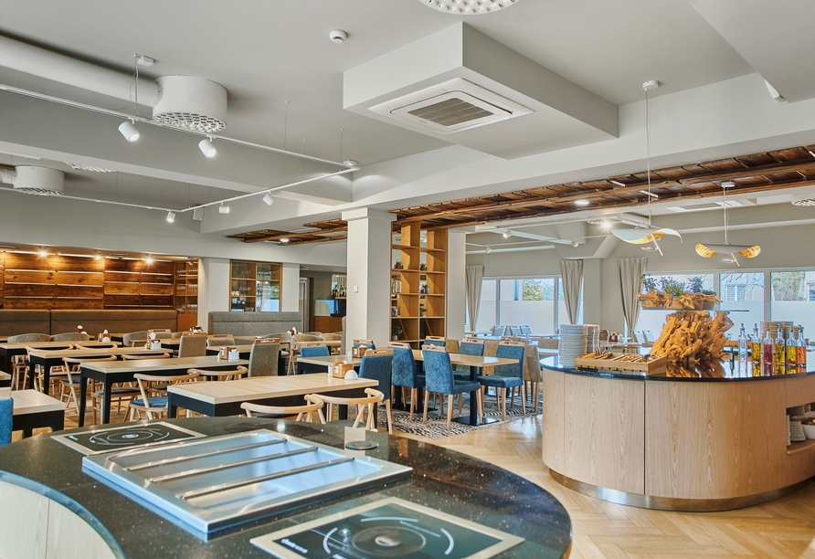 Im Buffetrestaurant des Resorts werden frische, saisonale Speisen der europäischen Küche serviert.