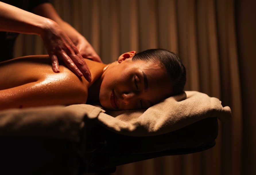Ob lockernd oder beruhigend. Eine Massage ist die perfekte Ergänzung zu Ihrem erholsamen Urlaub.